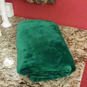 0428 Soft & Cozy Throw